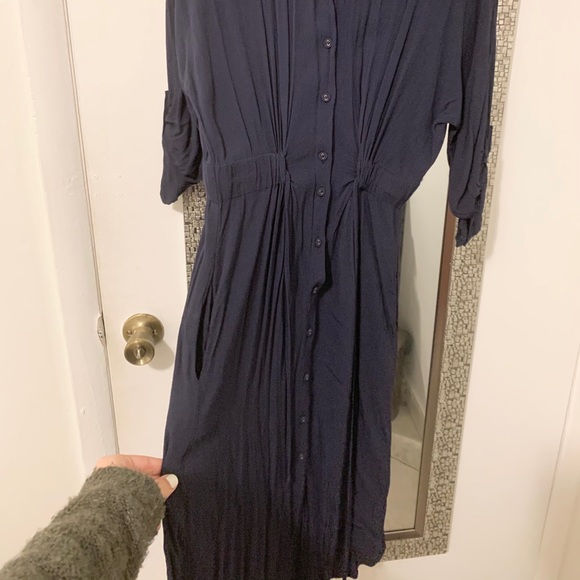 A dress - Picture 3 of 4